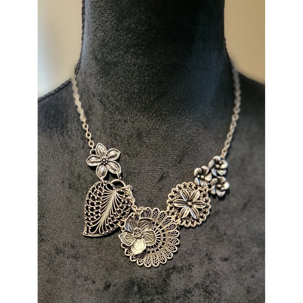 Premier Designs Botanical Floral Filigree Leaves Silver Tone Statement Necklace